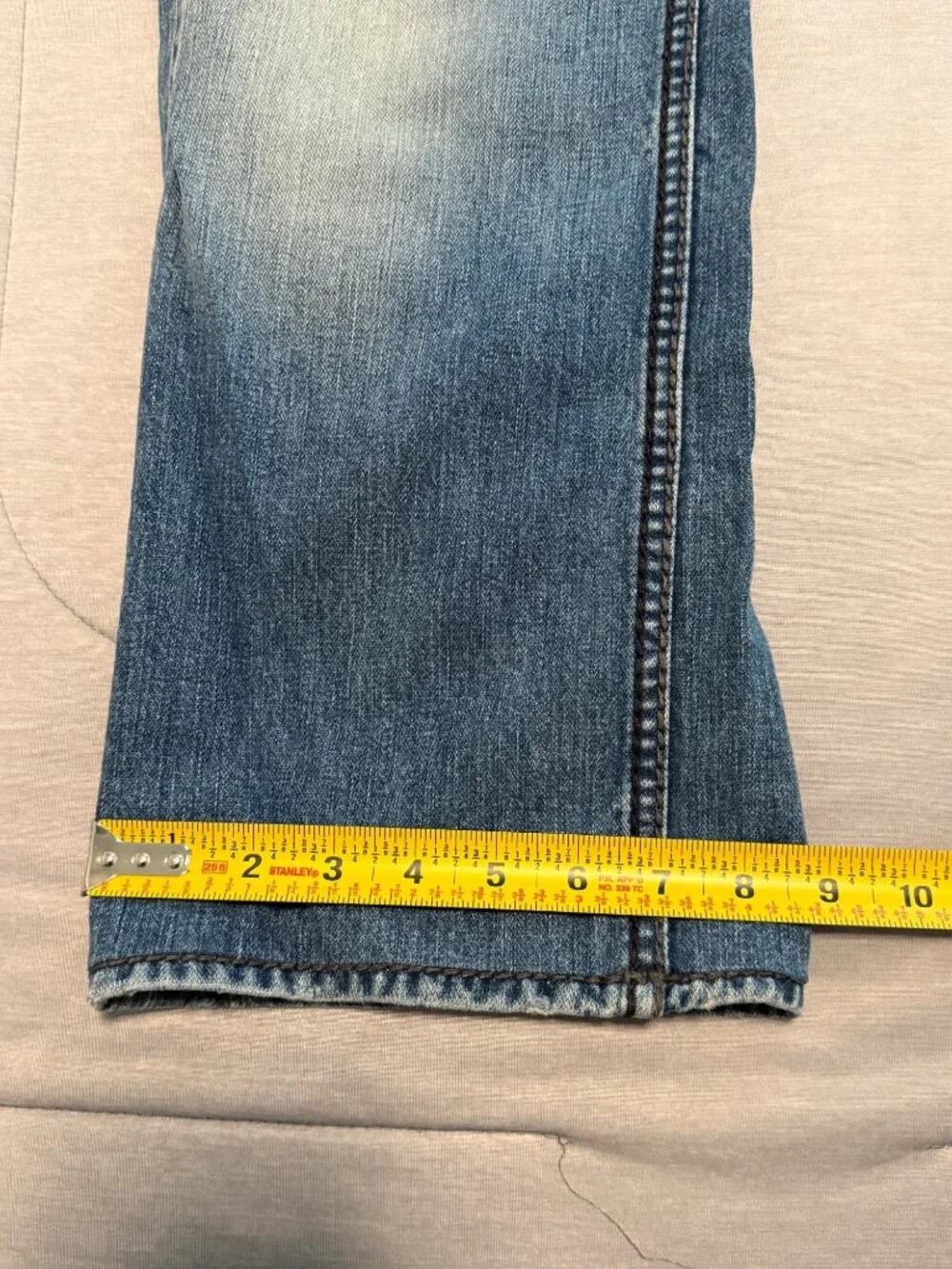 True Religion Mens Ricky Giant Big T Jeans Distressed Light Wash Denim SZ 33